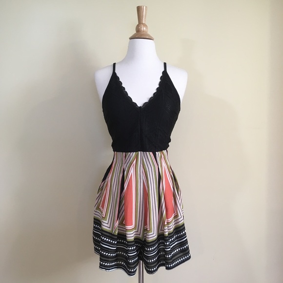 Deep V Lace Bodice Abstract Stripe Print Romper - Picture 2 of 5